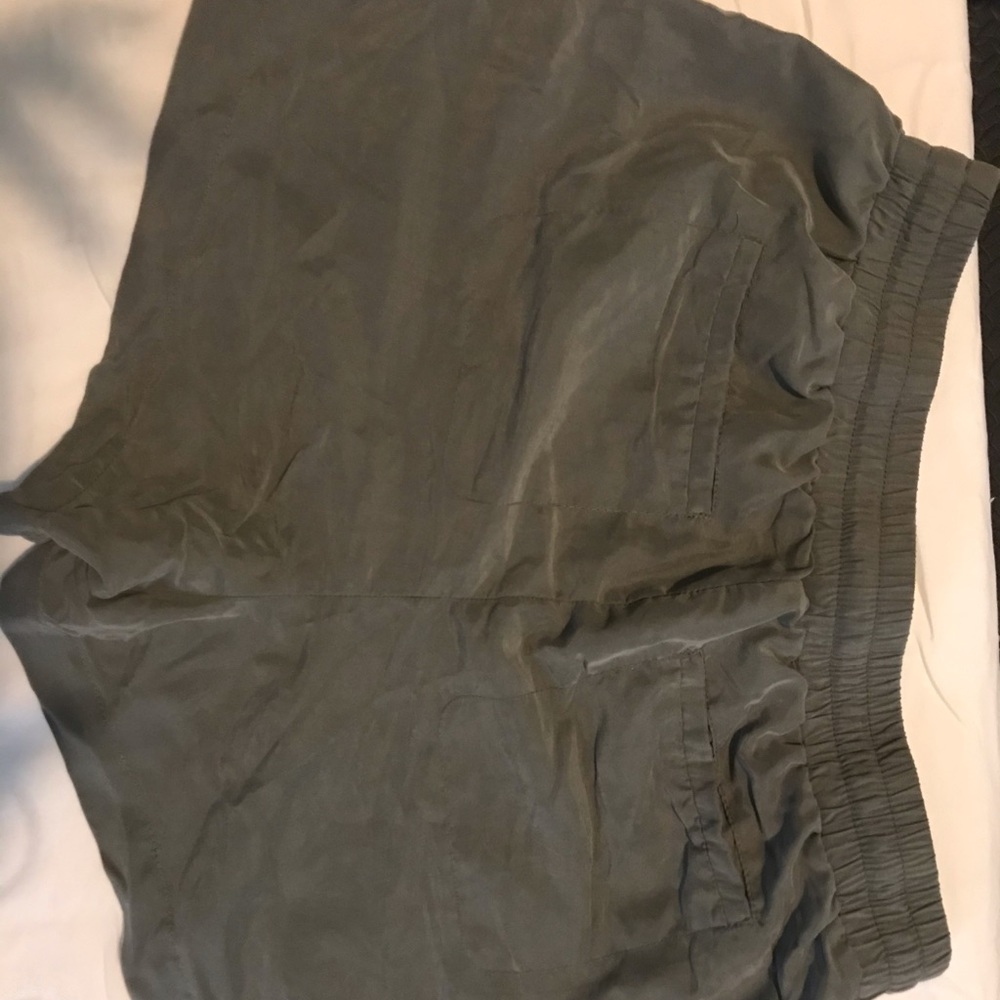 Shorts - Picture 3 of 3